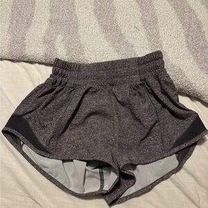 Lululemon Shorts Hotty Hot 2.5
